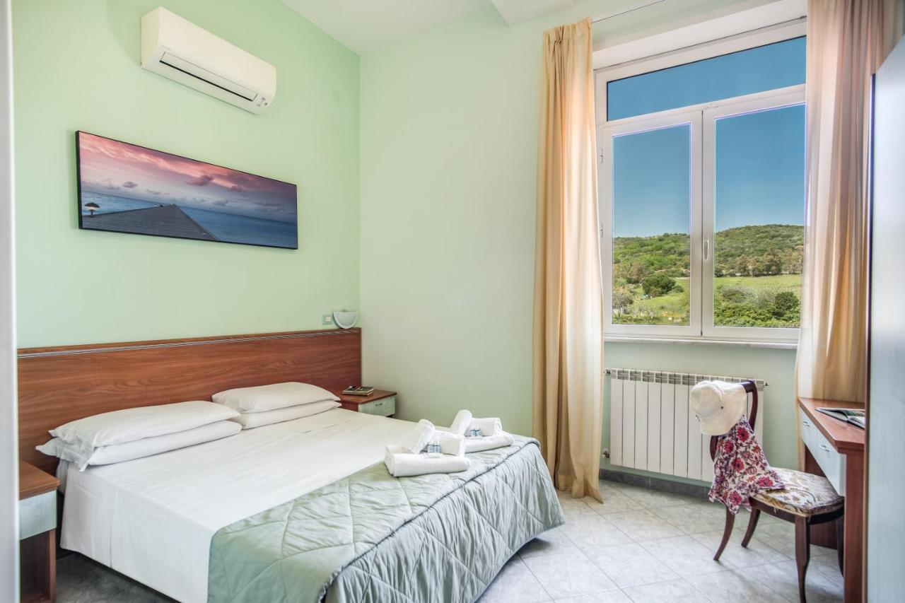 Villa Mg Hotel Santa Marinella Extérieur photo