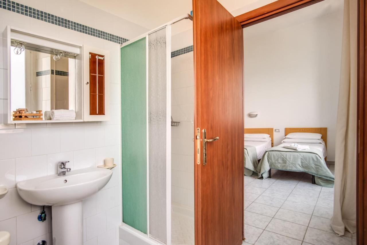 Villa Mg Hotel Santa Marinella Extérieur photo
