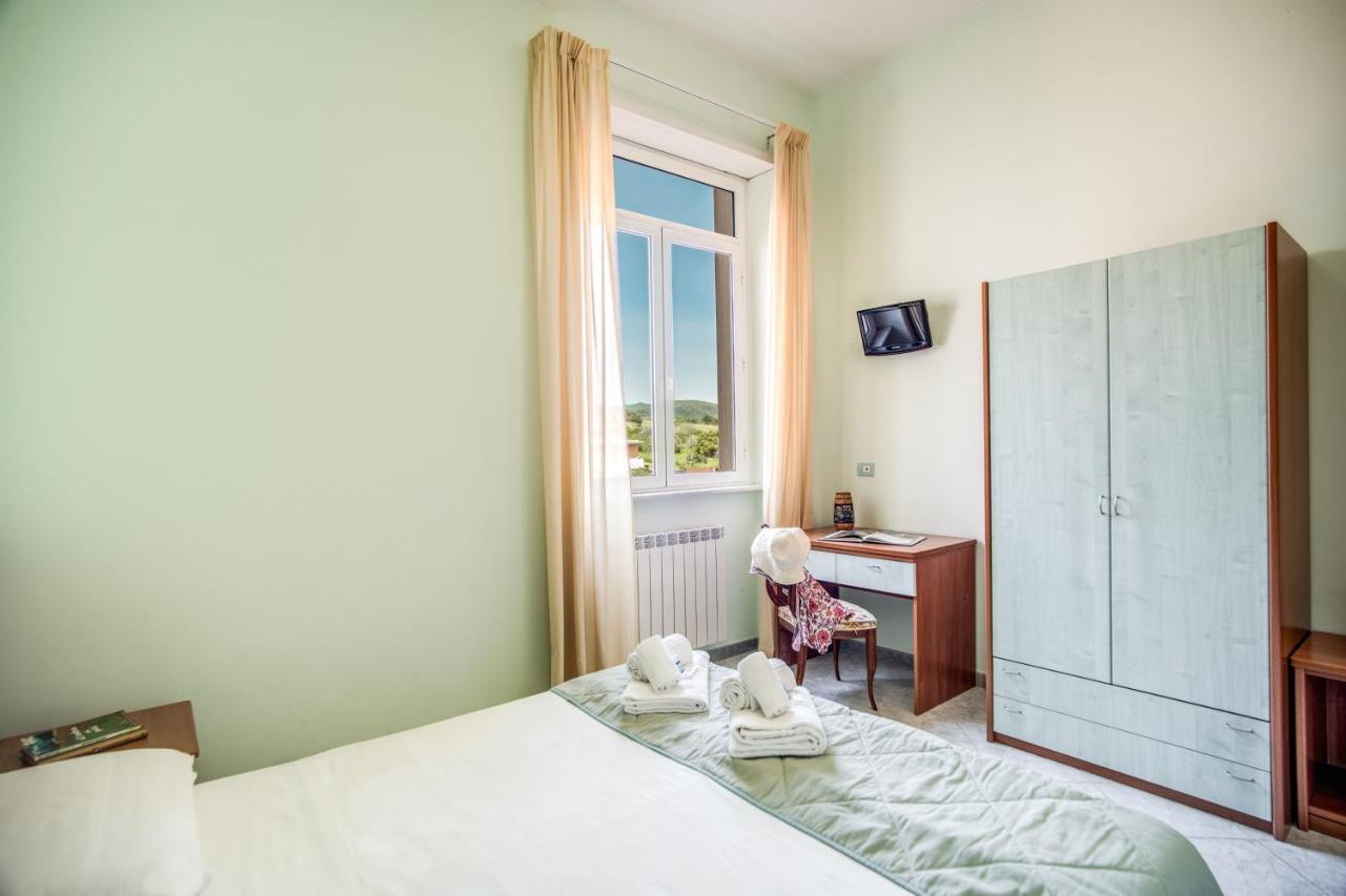 Villa Mg Hotel Santa Marinella Extérieur photo