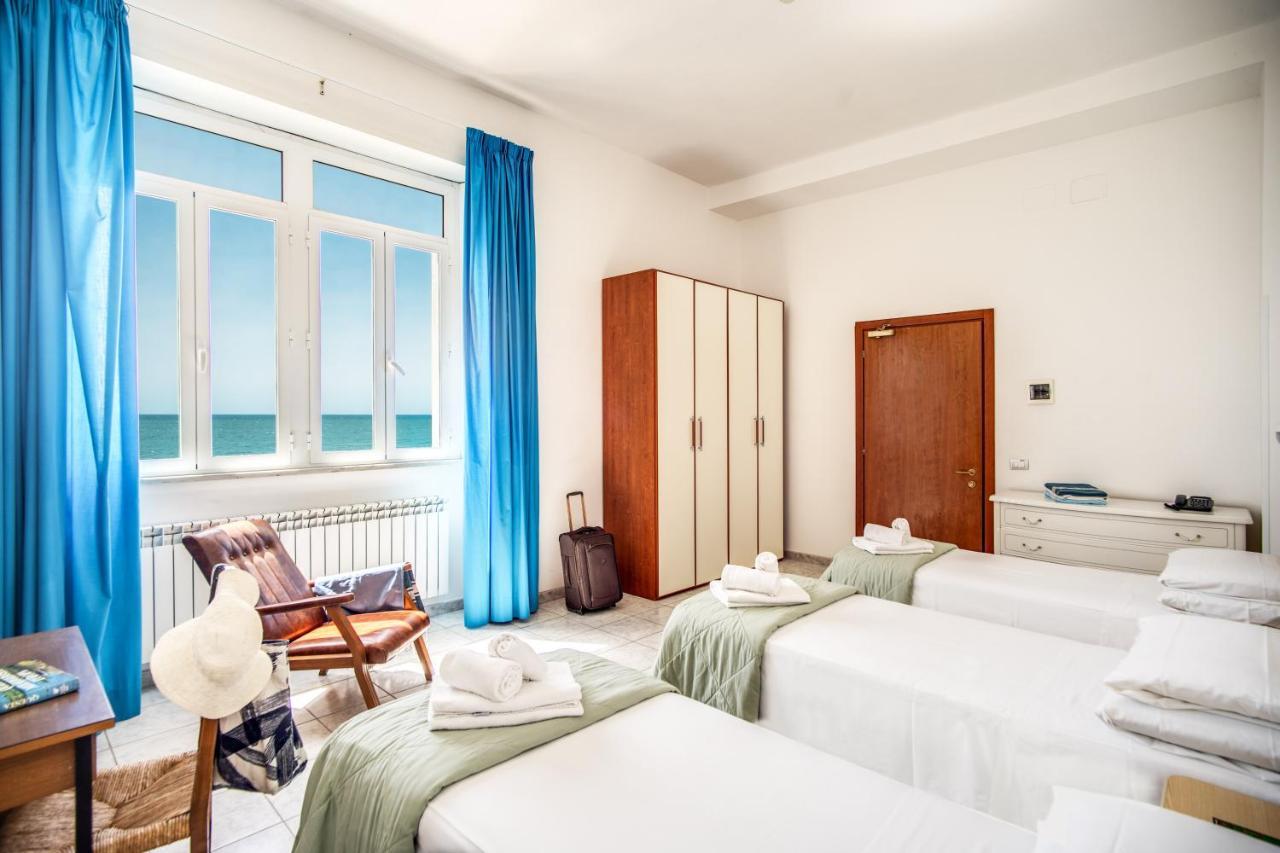 Villa Mg Hotel Santa Marinella Extérieur photo