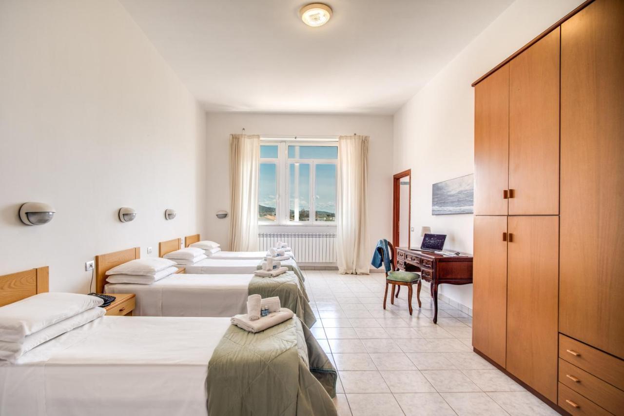 Villa Mg Hotel Santa Marinella Extérieur photo