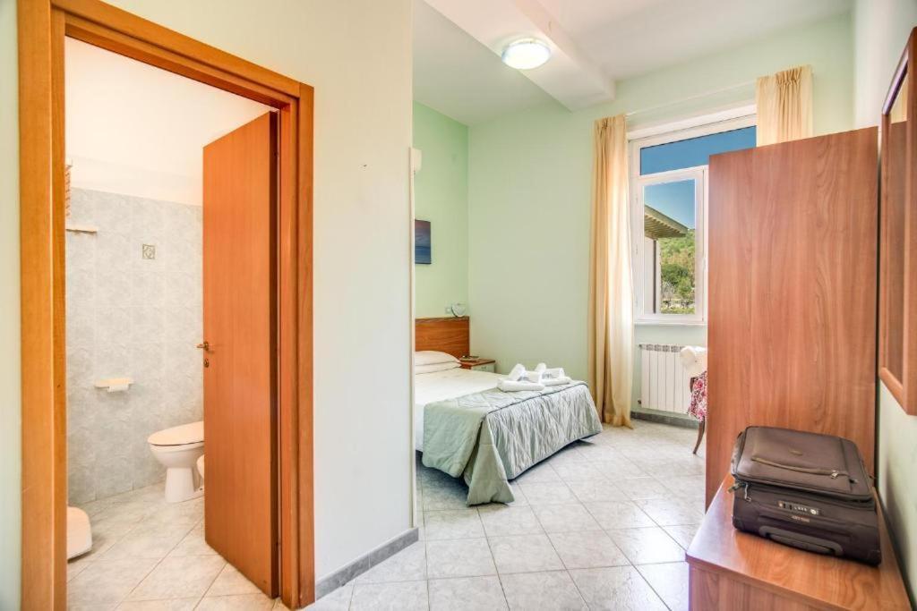 Villa Mg Hotel Santa Marinella Extérieur photo