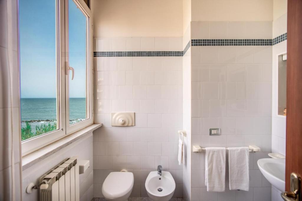Villa Mg Hotel Santa Marinella Extérieur photo