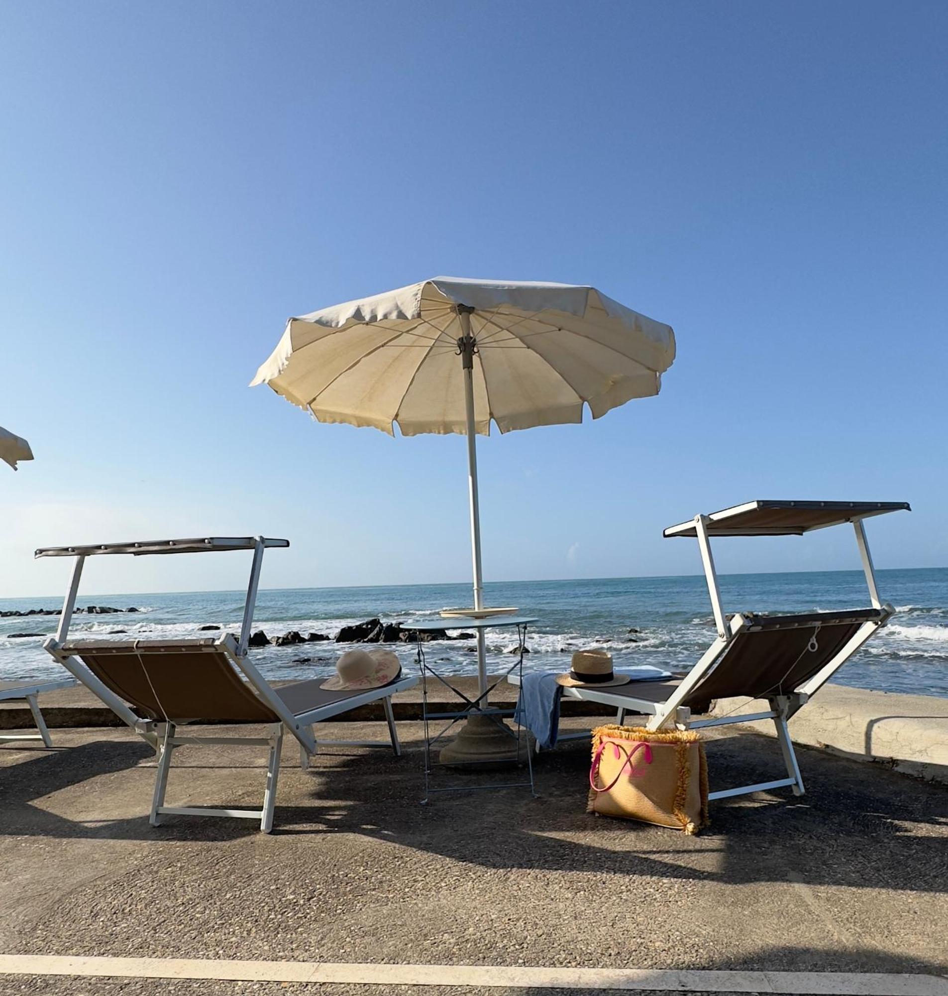 Villa Mg Hotel Santa Marinella Extérieur photo