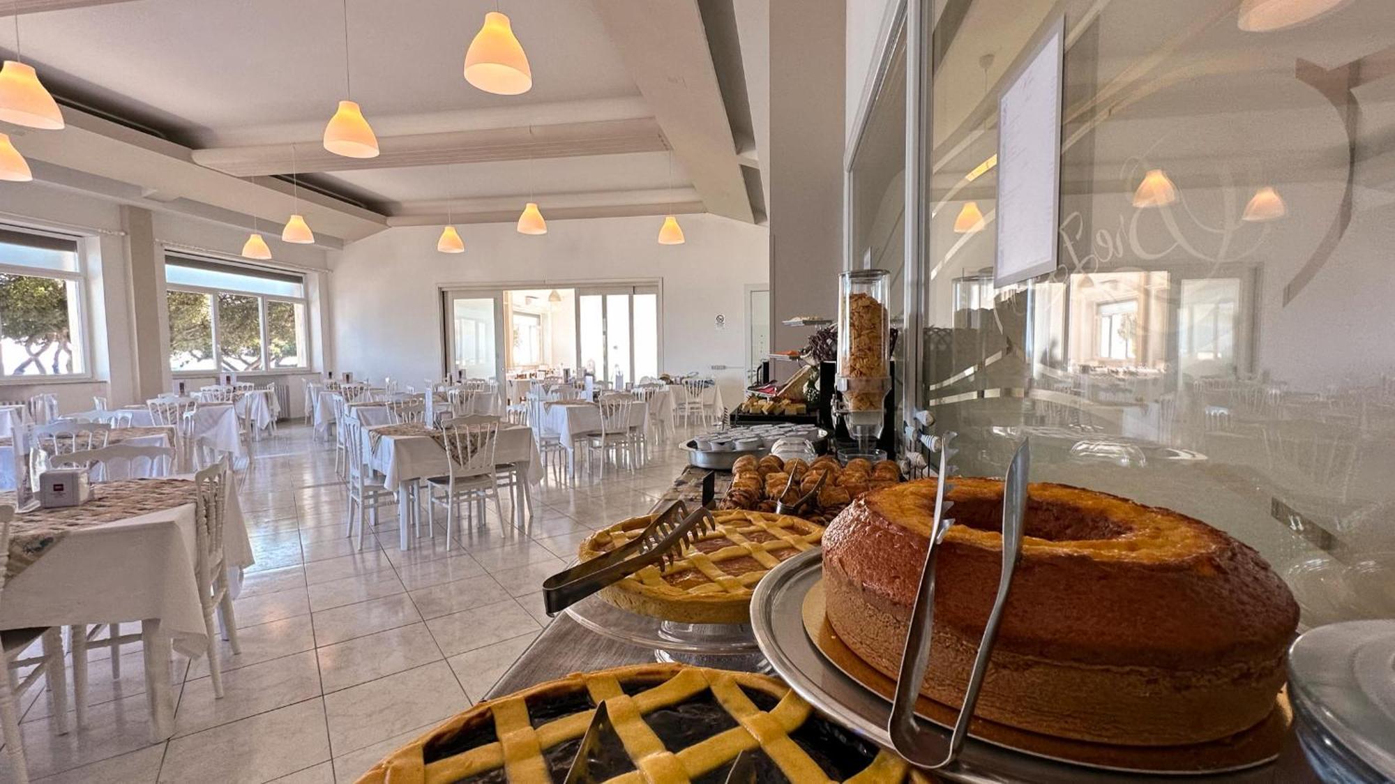Villa Mg Hotel Santa Marinella Extérieur photo